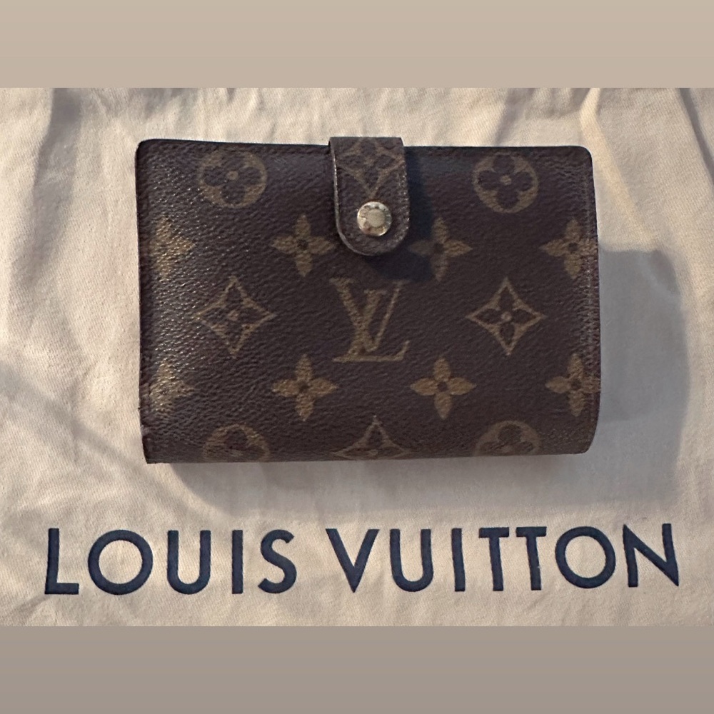 AUTHENTIC Louis Vuitton Kiss Lock Monogram Wallet